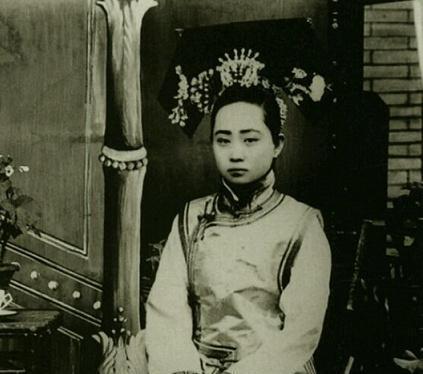 妇女|清朝真实格格老照片图4宫女美如画,图8妇女憨态可掬!
