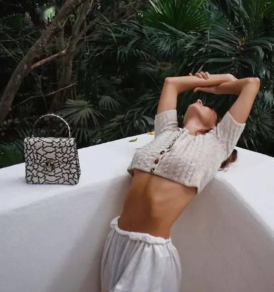  流行|针织衫我爱惨了 ！2020年这么穿 ，流行爆了 ！