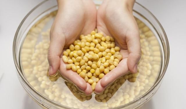  放在一旁|零失败的自制豆腐脑，做法简单，在家就能轻松做出来，香嫩丝滑