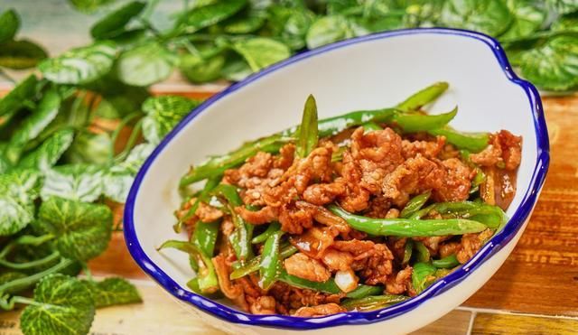  鲜嫩|不管炒什么肉，都不能直接下锅，记住几个小技巧，肉更鲜嫩不粘锅