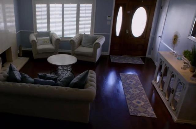  改造|真人秀盯上凶宅大改造！清洗陈年血迹，撬开躺过死尸的地板…