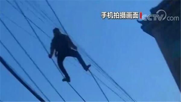 派出所民警|救援超9小时！爬高压电杆称要自杀 男子以寻衅滋事罪被批捕