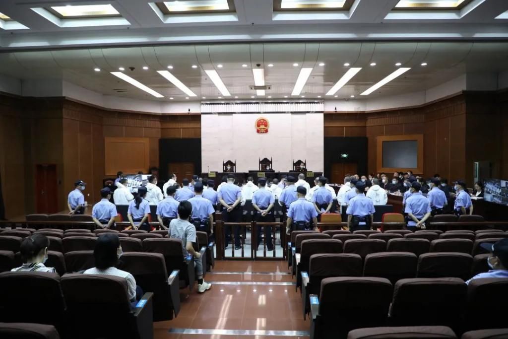  柴油|偷逃税款6899万！虞某某等19人走私柴油案一审开庭