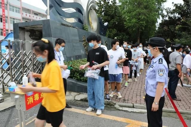  公安局|「护航高考」风里雨里，我守护你……