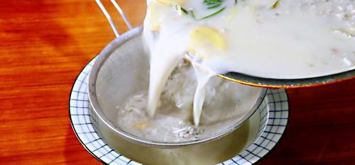  做法|花10元买了一盘小鲫鱼，教你鱼汤面的做法，汤白汁浓，味道鲜美