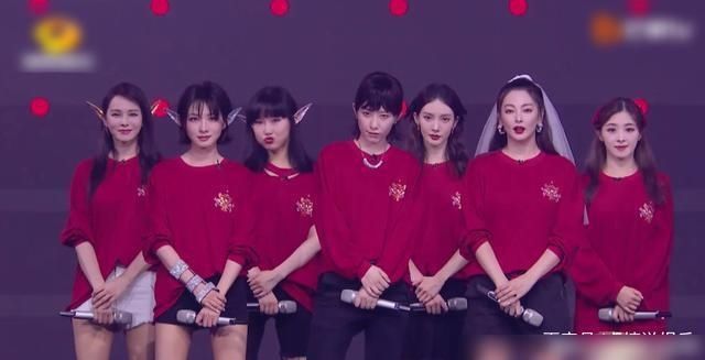  浪姐|《浪姐》总决赛，李斯丹妮团花式拉票，看清举起手的动作后很暖心