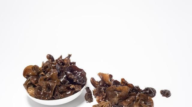  做法|木耳家常创新做法，打上两个鸡蛋，出锅后没想到这么好吃