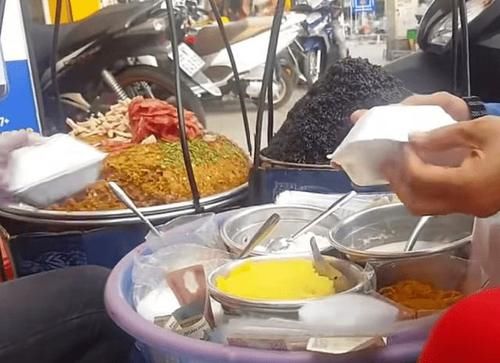  鲜香软|路边摊卖糯米饭太畅销！满满一大锅有肉有菜，糯米鲜香软黏真诱人