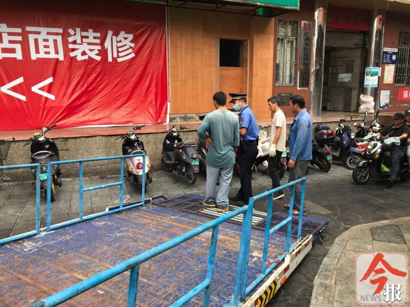 停车|今天，总在柳州市中心给城市添堵的违停车，终于被拖走了