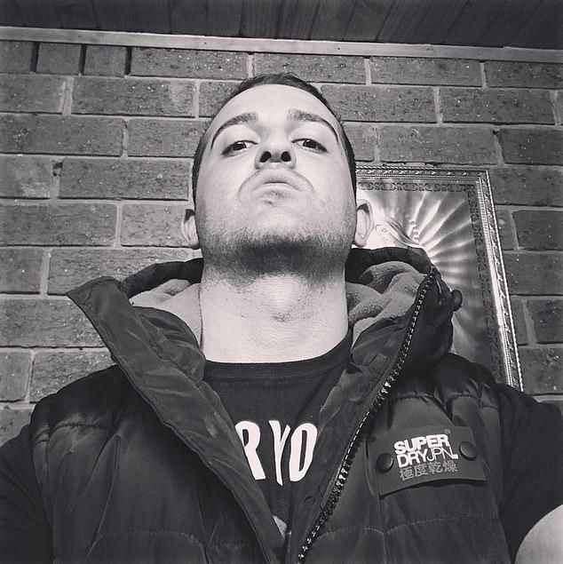 恶魔|丧心病狂！澳男子自称“恶魔战士”，疯狂袭击母亲，被警方击毙