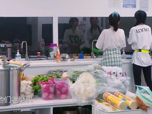  做饭|林述魏成名后太飘，录节目不做饭只顾玩，赵丽颖气到拒绝吃饭