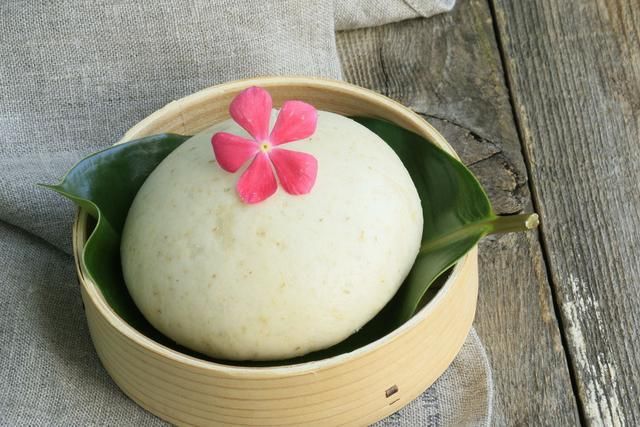  馒头|蒸馒头的小秘诀，别只放酵母，放1种调味品，5分发满盆更香软