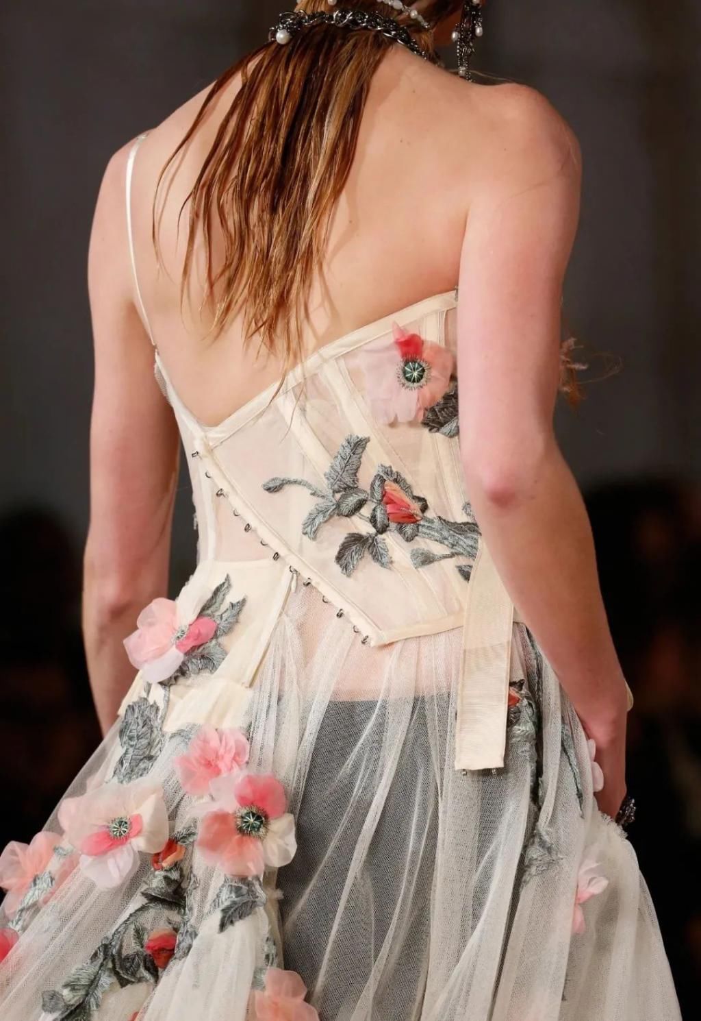 细节|时装背部细节表现丨绝对不能敷衍的背部设计