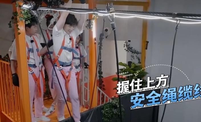  邓伦|《密逃2》邓伦过索道，成员都为他打气，大张伟的关注点却不一样