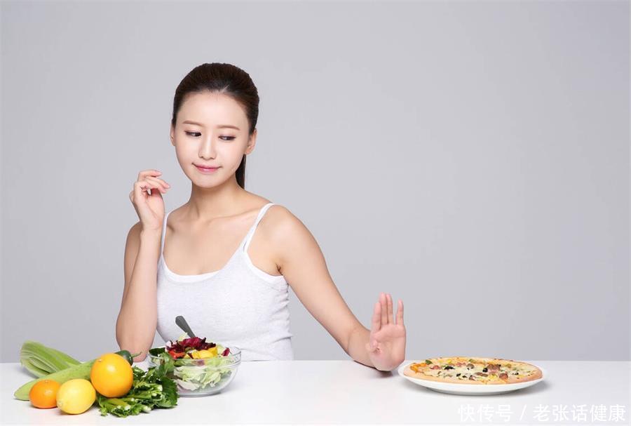 夏季吃水果需要热一下吗(夏季天太热，只吃水果就可以，真的可以如此吗？)