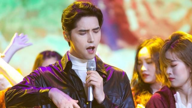  满满|阿云嘎《天天向上》新歌首唱！发布《不朽的》创作大赛，响应满满