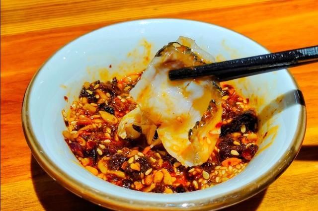  看值|朋友叫吃饭，一个锅子，6个素菜，花了258元，你看值吗？