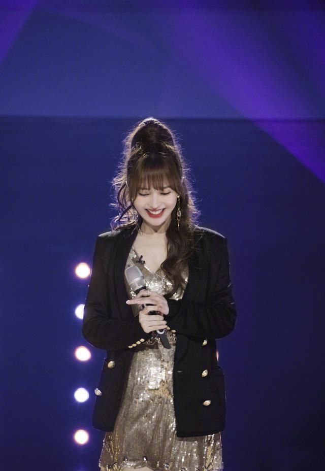  彩虹节拍|掉两次扇子也是剧本？金莎向张雨绮组道歉，节目组这次策划没谁了