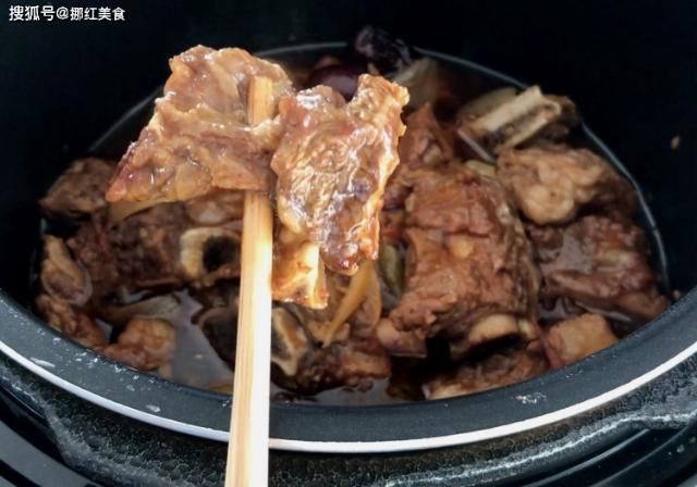鲜香|炖牛排骨千万别焯水，乱用香料，这方法简单好用，软烂鲜香！