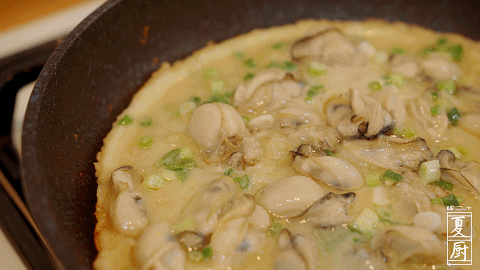 生蚝|潮汕经典小吃之一,蚝烙配鱼露,你吃过没?