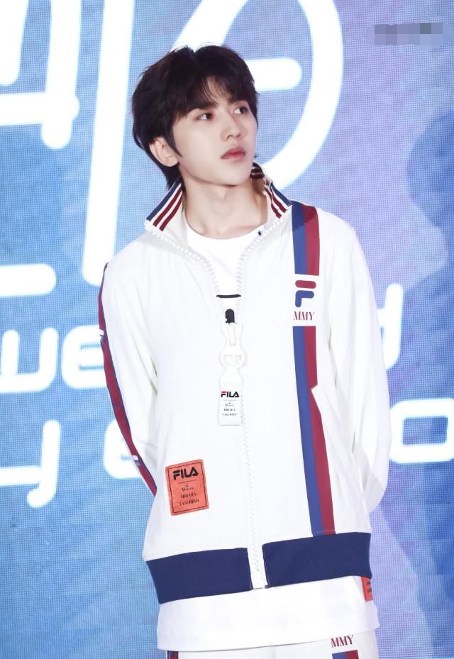  习生|蔡徐坤品牌活动饭拍，运动风学长坤上线！你的“夏日情人”来袭