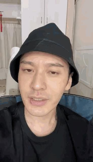  脱妆|因脱妆上热搜,黄晓明素颜视频回应超霸气,网友这次的回应是亮点