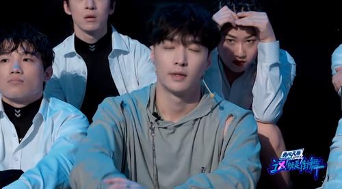 战队斗舞|一波王炸和哇挖酷宝斗舞,王一博战队全员晋级,大赢家却是张艺兴