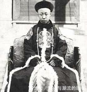  光绪皇帝|溥仪生前最后一张照片曝光！专家：坐在病床上，对生活充满绝望！