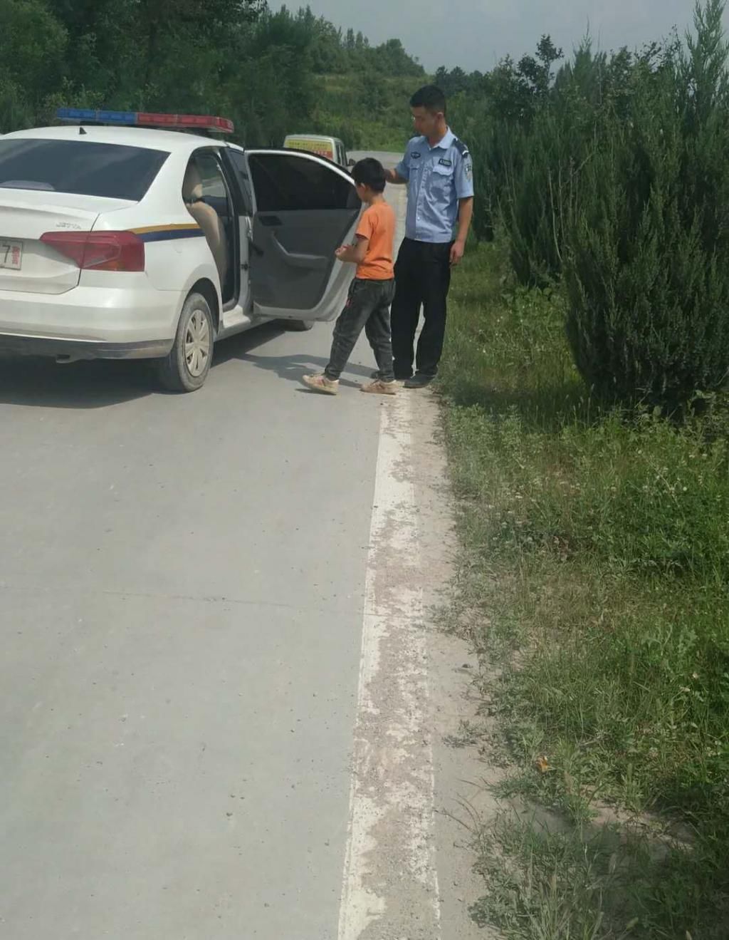  出警|卢氏警察出警神速，送走失孩子回家