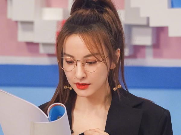  惨遭|同为芒果台艺人，沈梦辰惨遭淘汰，吴昕却吸粉无数，这就是地位