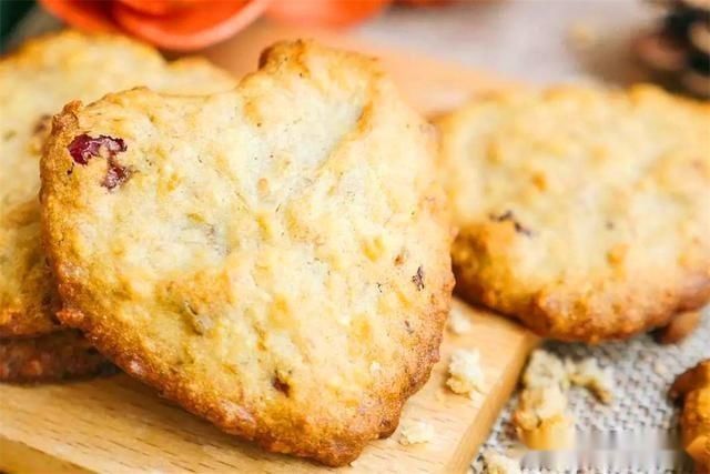  冲泡|麦片不仅能冲泡，放入两个鸡蛋做成饼，早餐吃它健康又美味