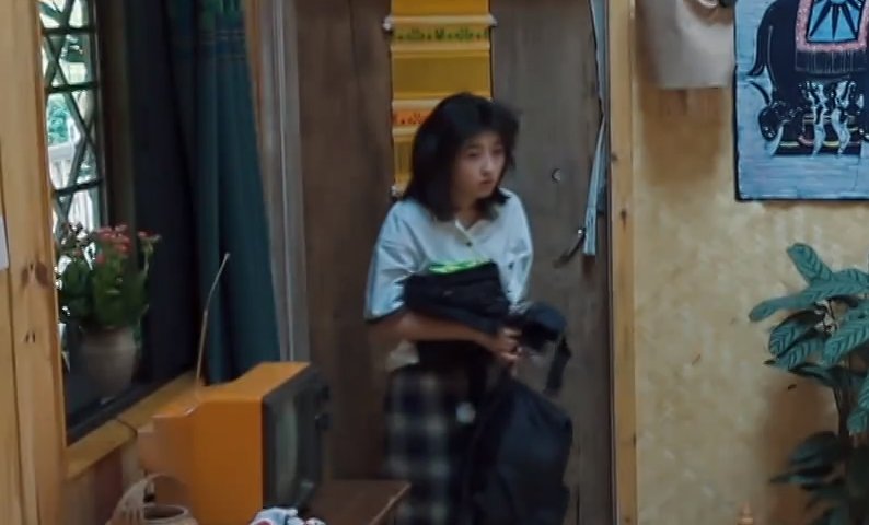  洗头|张子枫欧阳娜娜没洗头，第二天娜比依旧美丽，张子枫却让我笑出声