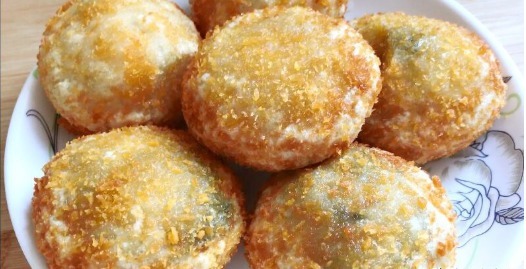 油炸|正宗油炸糕做法,糯米粉开水烫一烫,个个空心不塌陷,吃着不油腻