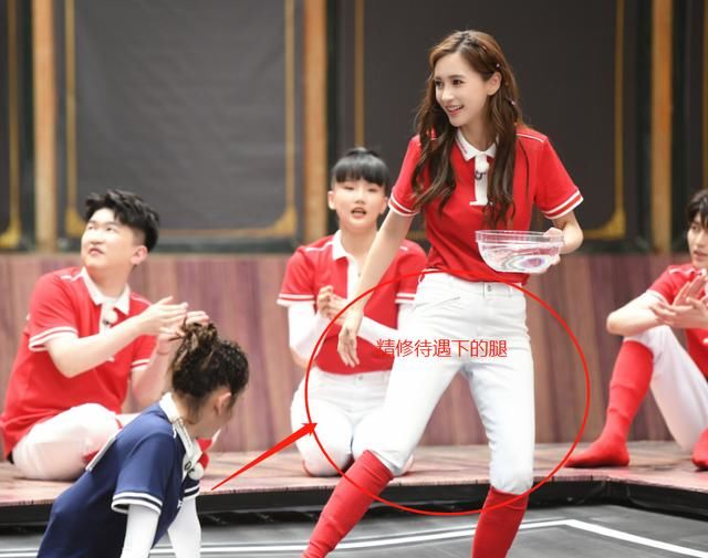  baby|《跑男》官博晒合影，无精修效果的生图，baby的腿是认真的吗？