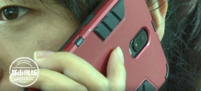 接到|女民警正在办案时 接到个诈骗电话 竟还被对方威胁