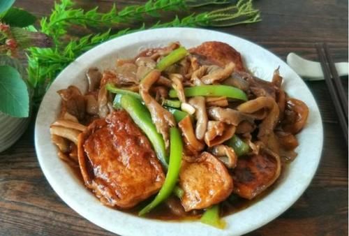 后把|1把平菇，1块豆腐，简单的家常菜，味道营养不输大鱼大肉