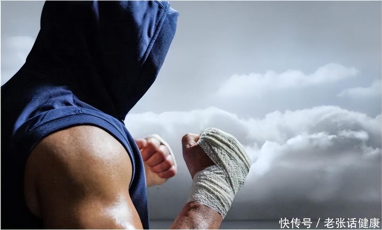 50岁男人怎么延缓衰老(年过50岁的男人，怎么生活延缓衰老？做好5件事，越活越年轻)