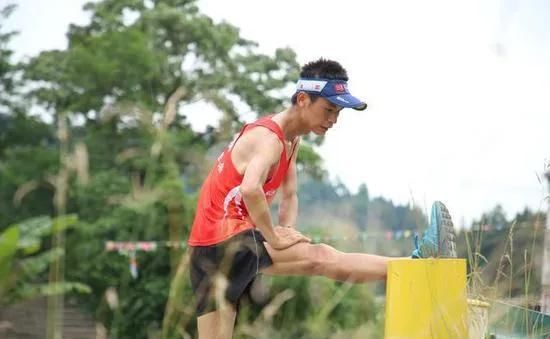  有人|有人1年跑100个马拉松，有人100年跑不了1个，你怎么办？