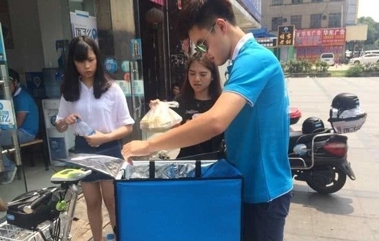 顾客|小伙叫外卖备注“请辣死我”,老板神回复,网友:遇到高手了