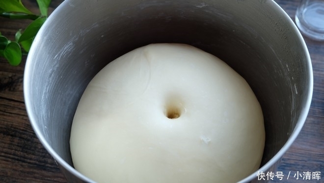  面团|面包别再买了，自己在家做，不用黄油不用高粉，柔软拉丝超好吃！