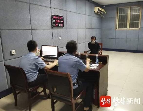  市民|59岁男子夜晚持刀抢劫女子，镇江三市民散步时“智取”活捉