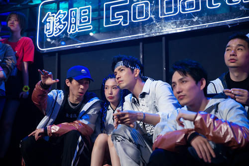 哇队|钟汉良《街舞3》舞台落泪 暖心发文向选手告别引网友泪目