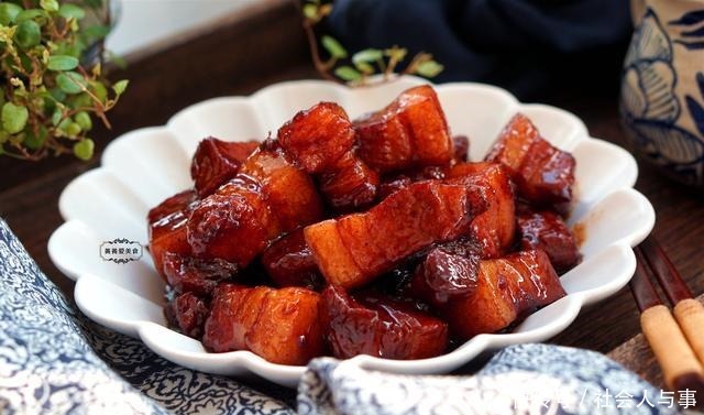 红烧肉|家里来客人,这菜不可少,牢记3点,颜色红亮又入味,太香了