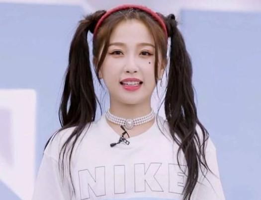  刘雨昕|THE9录制《快本》，刘雨昕虞书欣生图被曝光，站一起哪像差了两岁