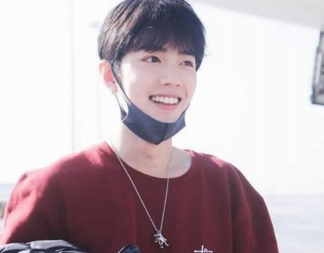  肖战|肖战姓名点亮夜空, 粉丝捐赠后续来了, 一个正能量偶像