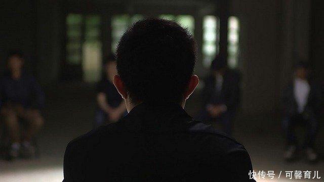 孩子|乖巧小男孩的感人瞬间，教养对于孩子来说有多重要