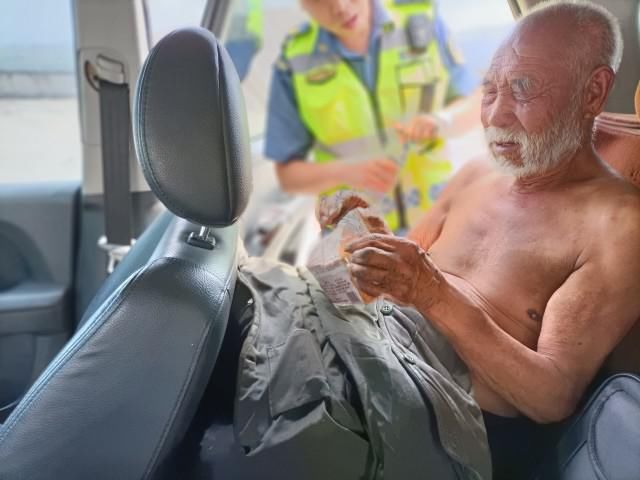  步行|九旬老人想念七旬儿子 步行上了高速……