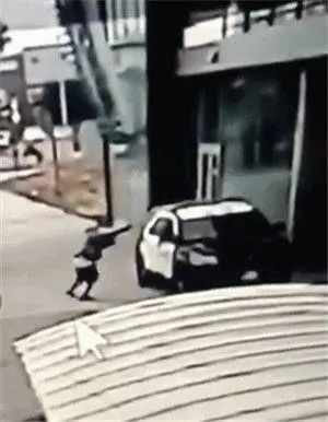 征集志愿|早新闻丨广西一男子带孩子坐扶梯只顾玩手机,揪心的一幕发生了