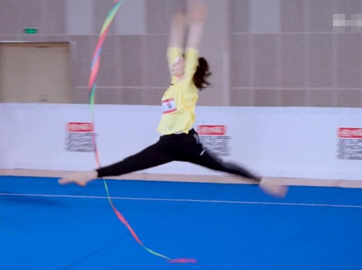  艺术体操|张艺凡艺术体操训练，细看她的舞蹈动作，基本功如何一眼看出