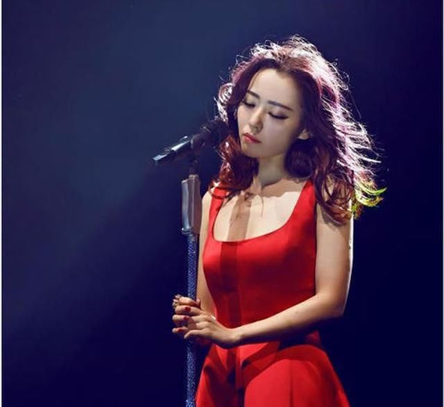  翻车|同是《中国新说唱》女导师，为什么邓紫棋受赞誉，张靓颖却翻车？